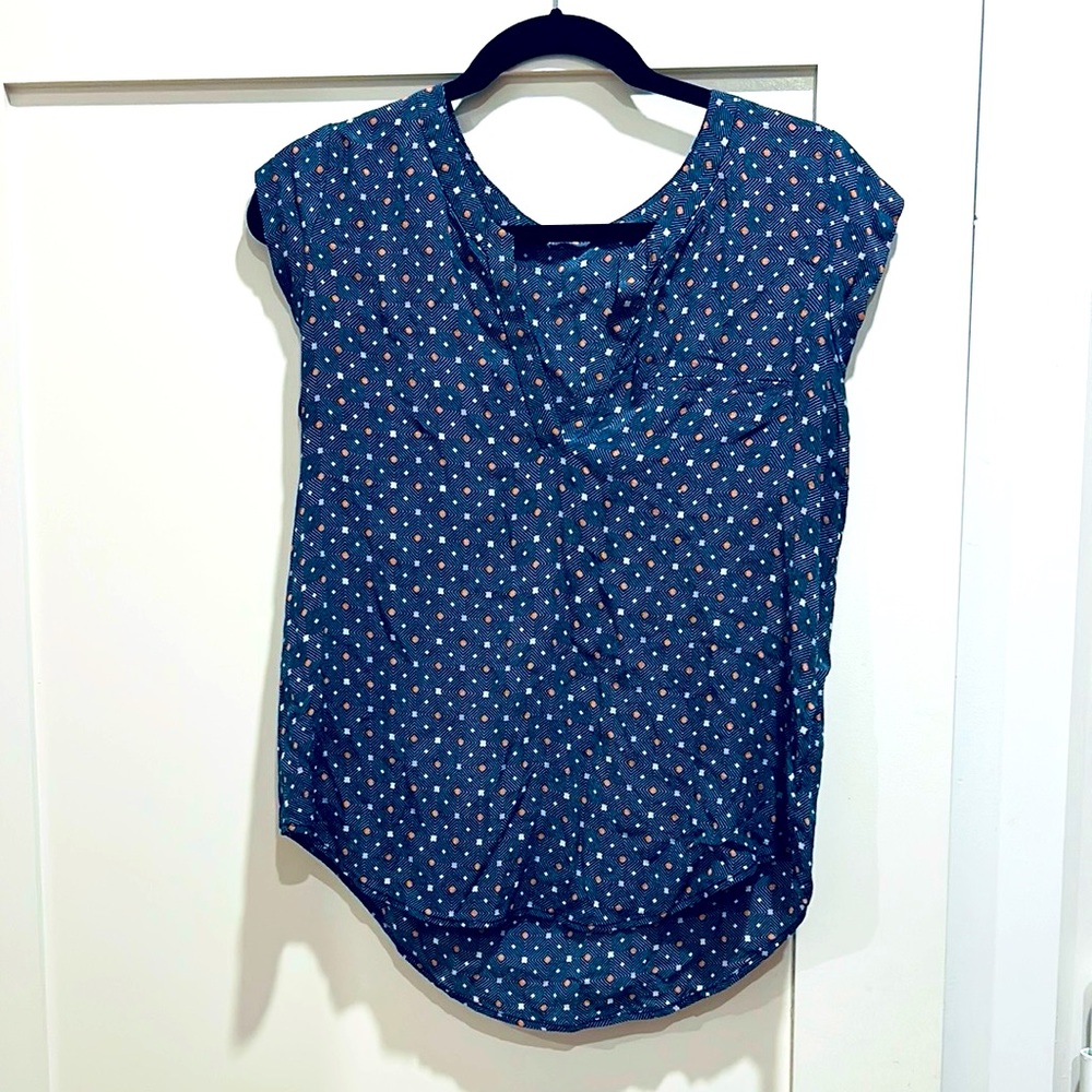 Women’s Joie gorgeous flowy patterned 100% silk blouse S or M